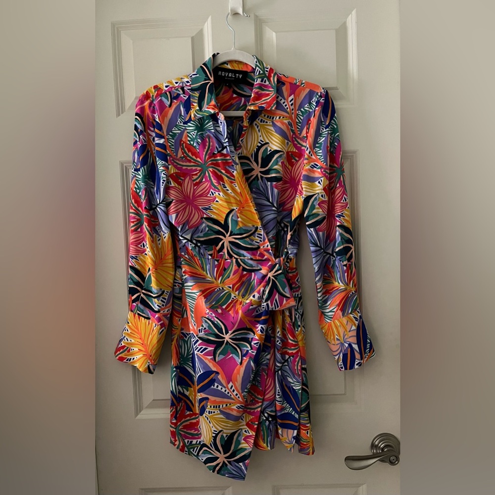 Royalty by Maluma's tropical-print wrap dress point collar tie waist vacation 4
